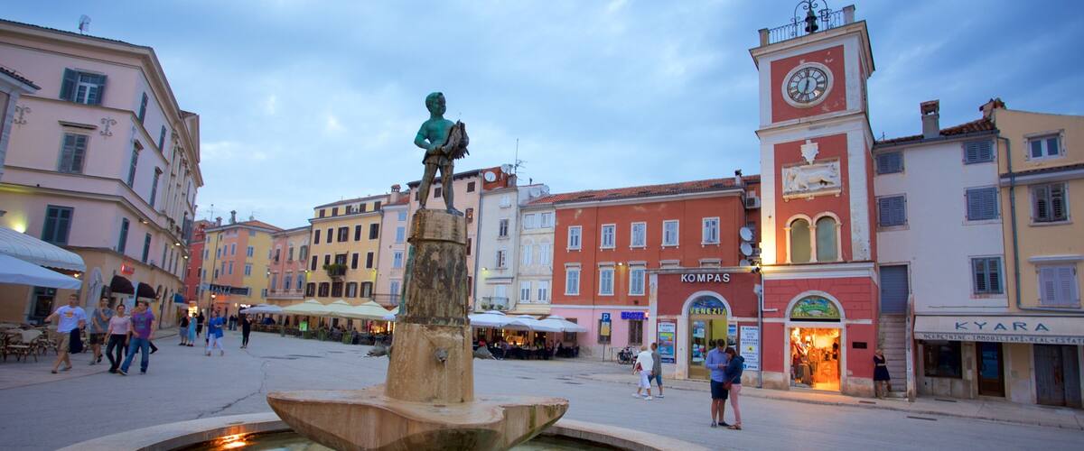 Plaza Marsala Tita que incluye escenas urbanas y una fuente