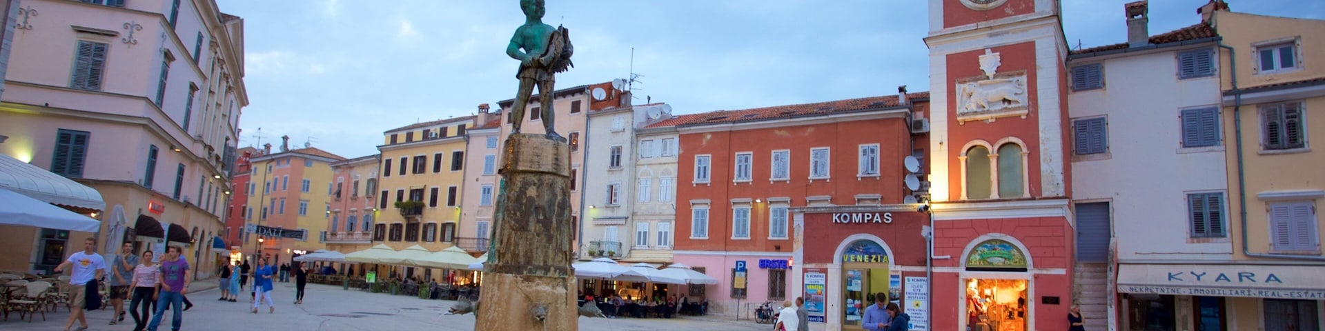 Marsala Tita Square featuring a fountain and street scenes