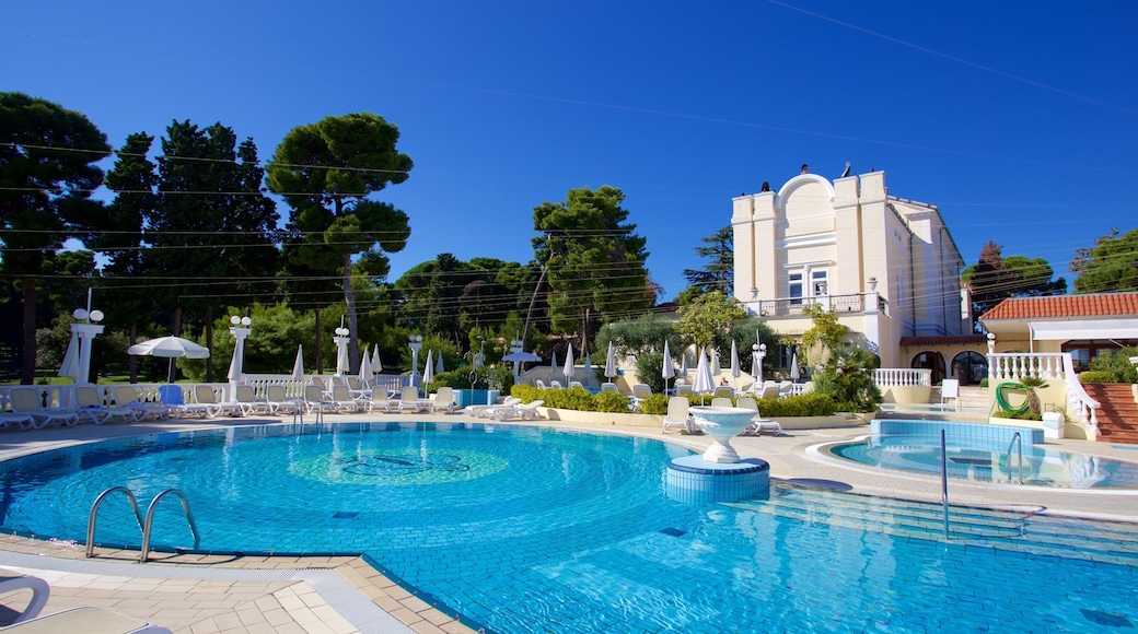 Sveta Katarina que inclui uma piscina