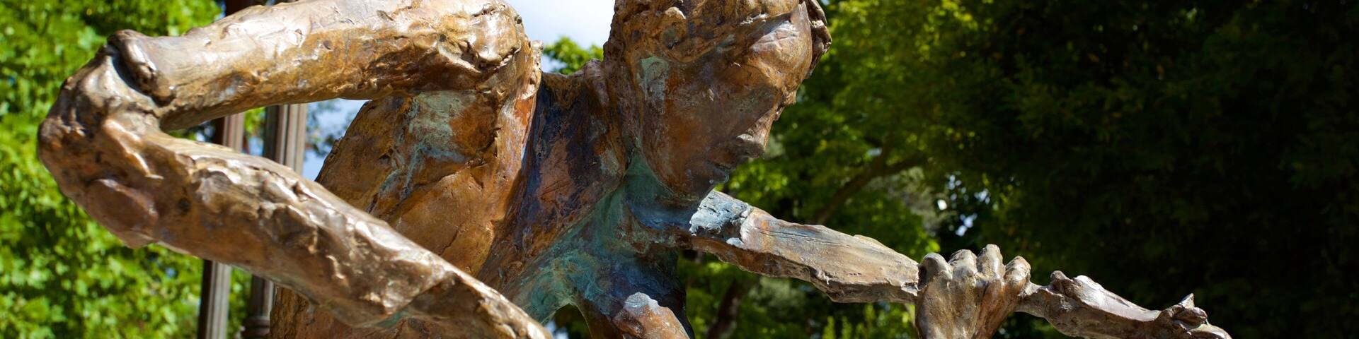 Park Angiolina showing a statue or sculpture