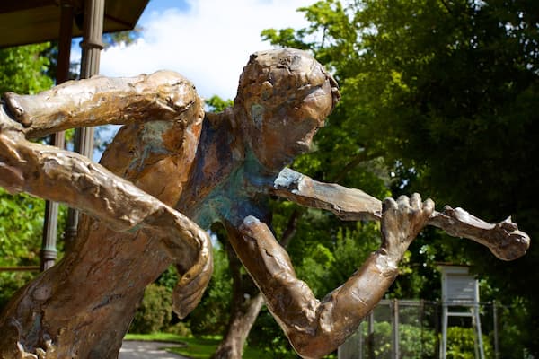 Park Angiolina showing a statue or sculpture