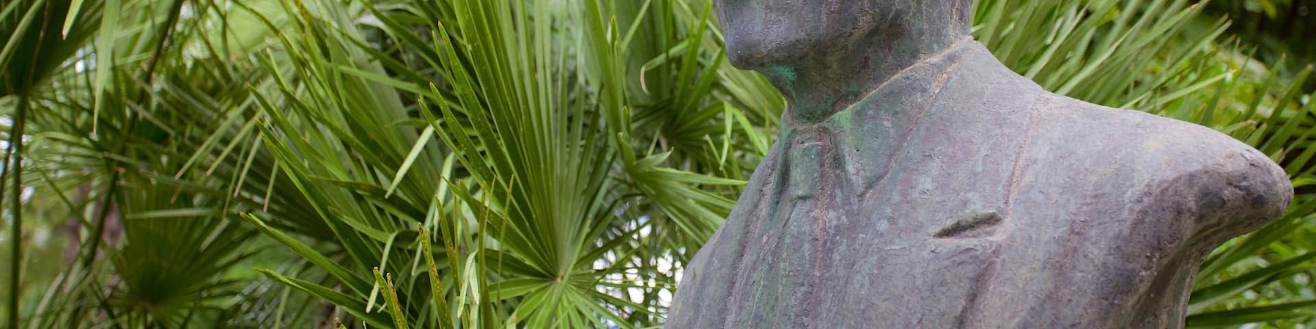 Park Angiolina which includes a statue or sculpture