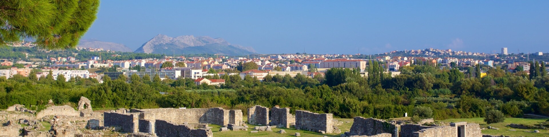 Salona Ruins showing tranquil scenes and a ruin