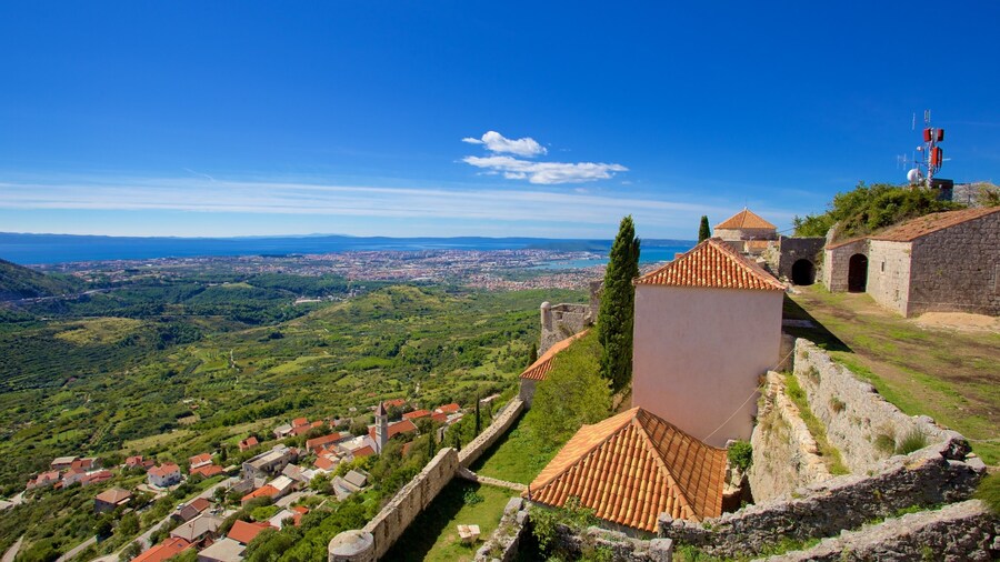 Fortaleza de Klis mostrando vistas de paisajes y vistas generales de la costa