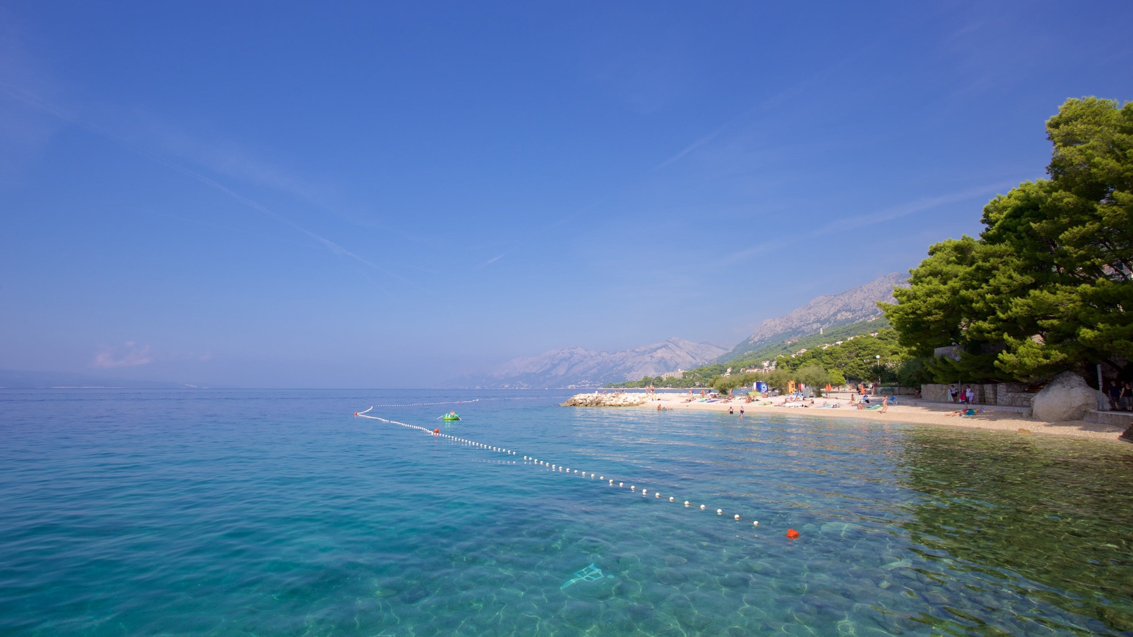 Brela strand som viser kyst