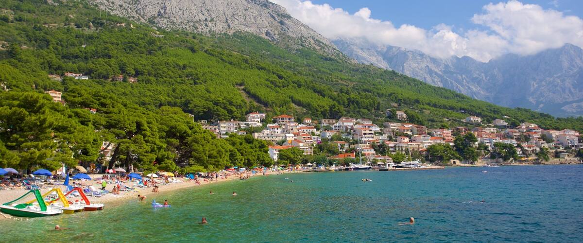 Brela Beach showing general coastal views and mountains
