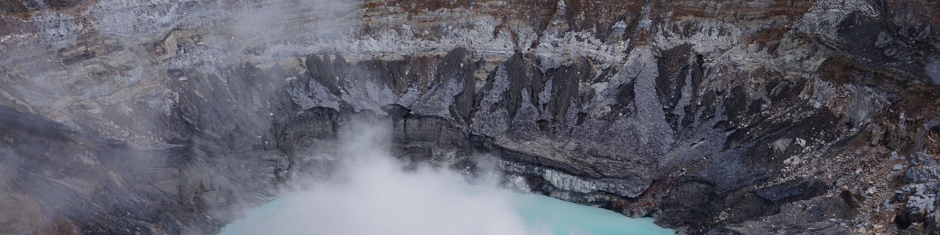 Poás is one of Costa Rica´s most active volcanoes, and the rain-fed sulphuric pool emits smoke and steam.
The weather here can change in an instant, so make sure to take photos quickly if you have a clear view of the crater. 10 minutes after I took this photo, clouds and fog covered the area and completely obstructed the view.