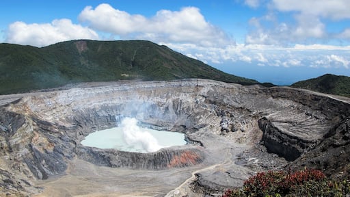 Poás Volcano crater. #geology