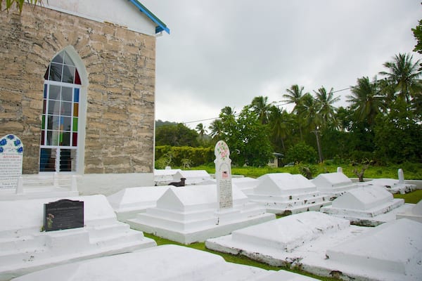 ラロトンガ フィーチャー 墓地