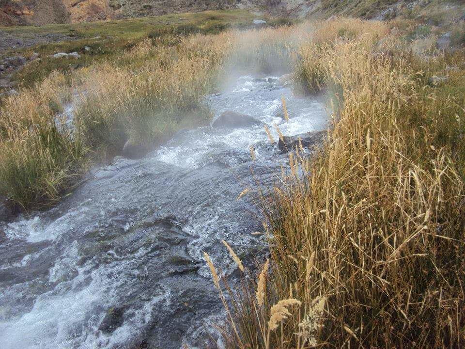 Aguas verdaderamente calientes. Termas naturales en medio de un valle maravilloso.