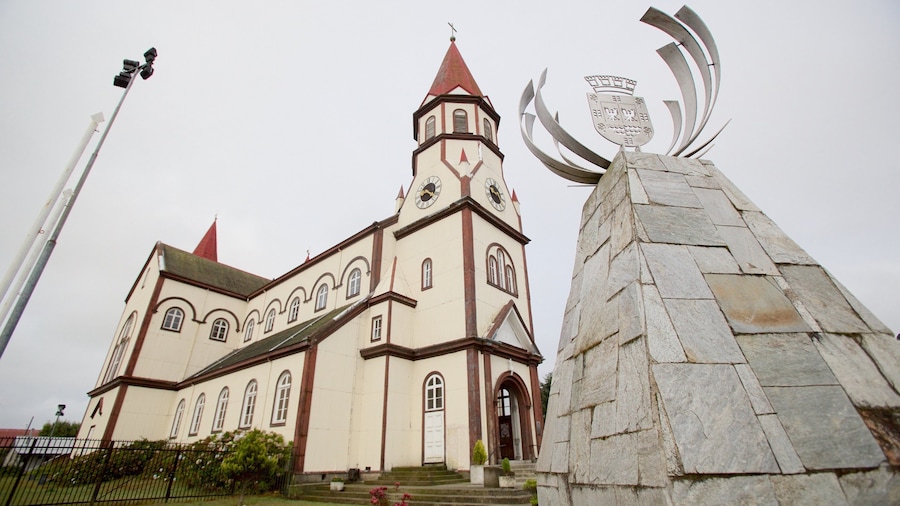 Church of the Sacred Heart showing heritage elements and a church or cathedral