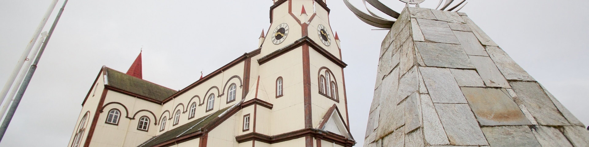 Igreja do Sagrado Coração que inclui uma igreja ou catedral e elementos de patrimônio