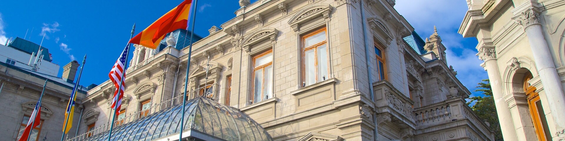 Palacio Sara Braun which includes heritage elements