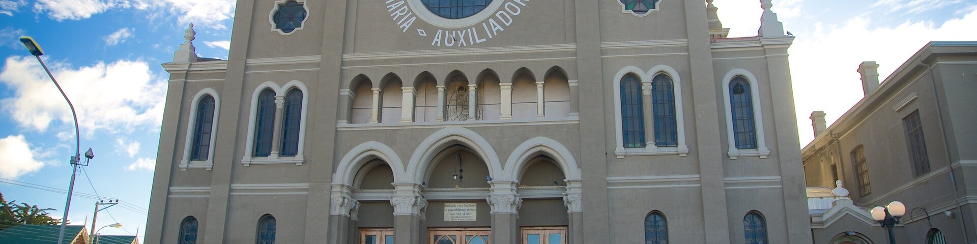 Santuario Maria Auxiliadora mostrando uma igreja ou catedral