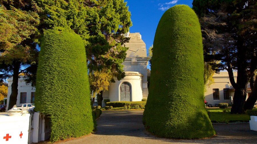 Punta Arenas Cemetery featuring a garden