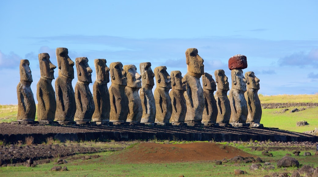 Ahu Tongariki som inkluderer statue eller skulptur og kulturarv