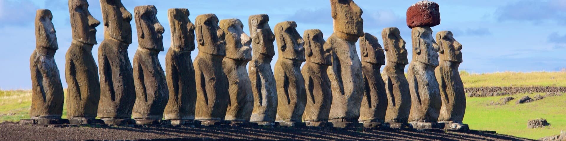 Ahu Tongariki featuring heritage elements and a statue or sculpture