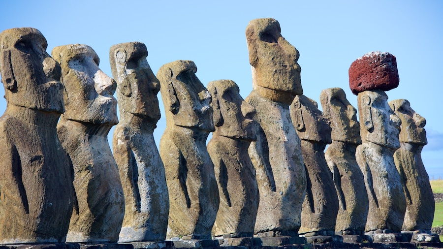 Ahu Tongariki montrant patrimoine historique, scènes tranquilles et statue ou sculpture