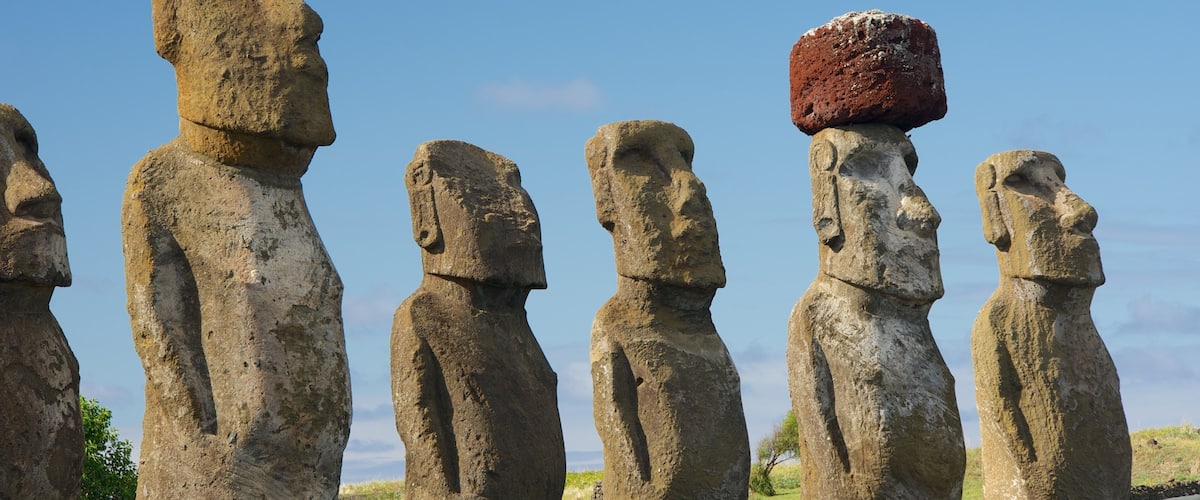 Ahu Tongariki featuring heritage elements and a statue or sculpture