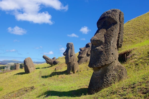 Rano Raraku showing a statue or sculpture and heritage elements