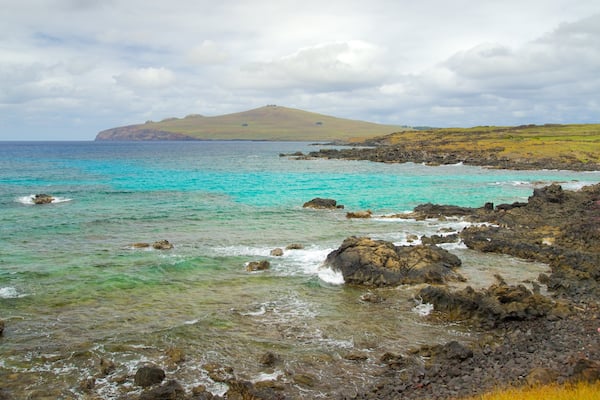 Ovahe Beach featuring rocky coastline