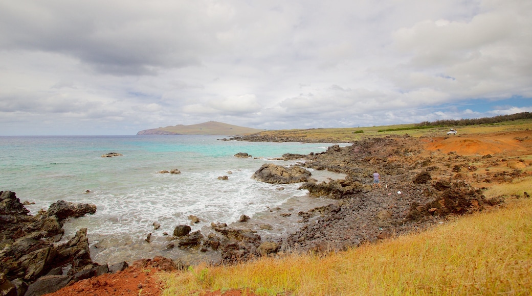 Ovahe Beach showing rocky coastline