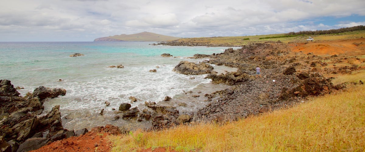 Ovahe Beach showing rocky coastline