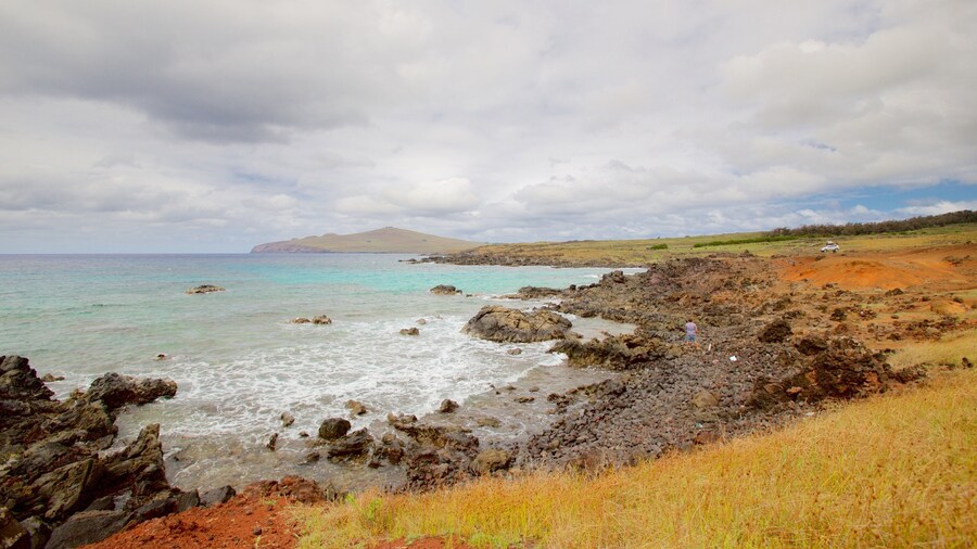 Ovahe Beach showing rocky coastline