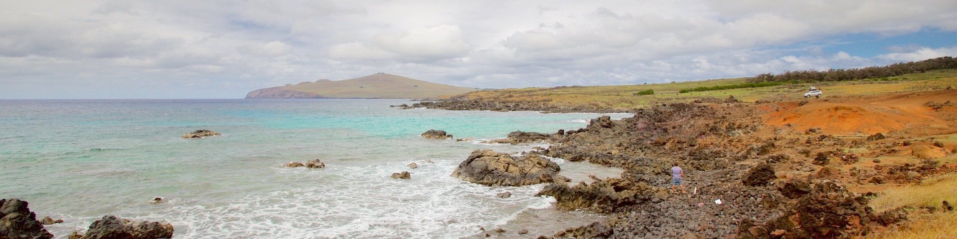 Ovahe Beach showing rocky coastline