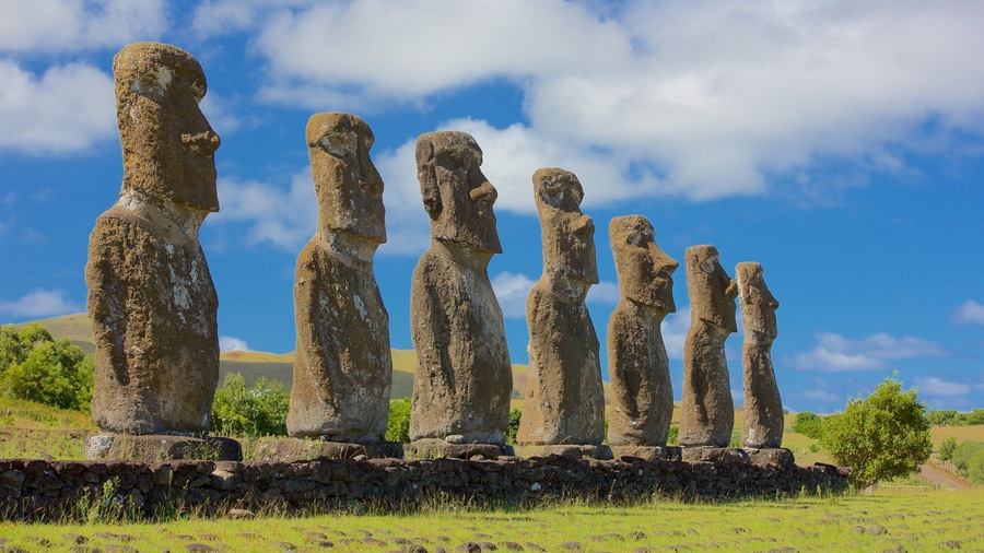 Ahu Akivi which includes a statue or sculpture and heritage elements