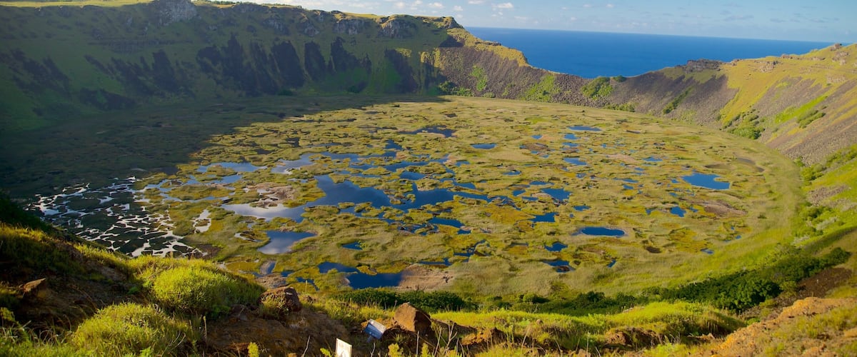 Ranu Kau qui includes scènes tranquilles, vues littorales et zone humide