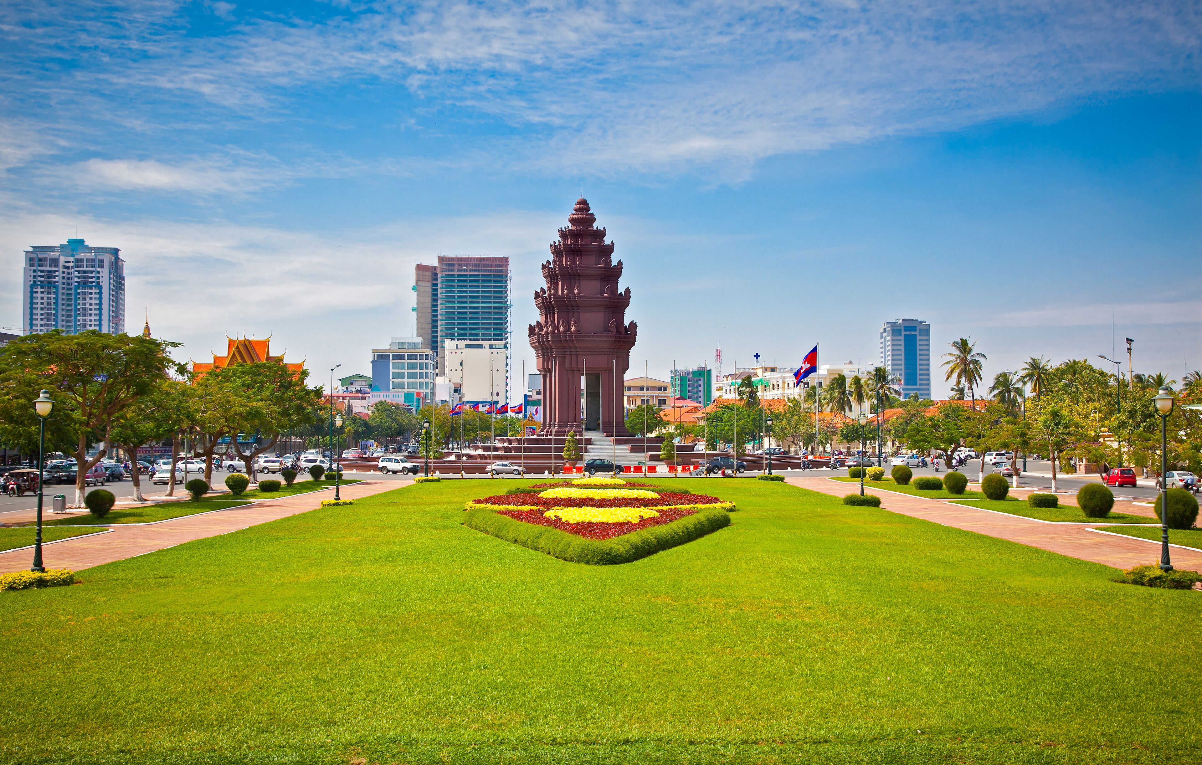 Independence Monument (Vimean Ekareach) in Phnom Penh, Cambodia . , Shutterstock ID 173649773, Purchase Order: SP-1996, Order Number: SP-1996 Go Guides, Client/Licensee: Hotels.com, Other: Supattra La