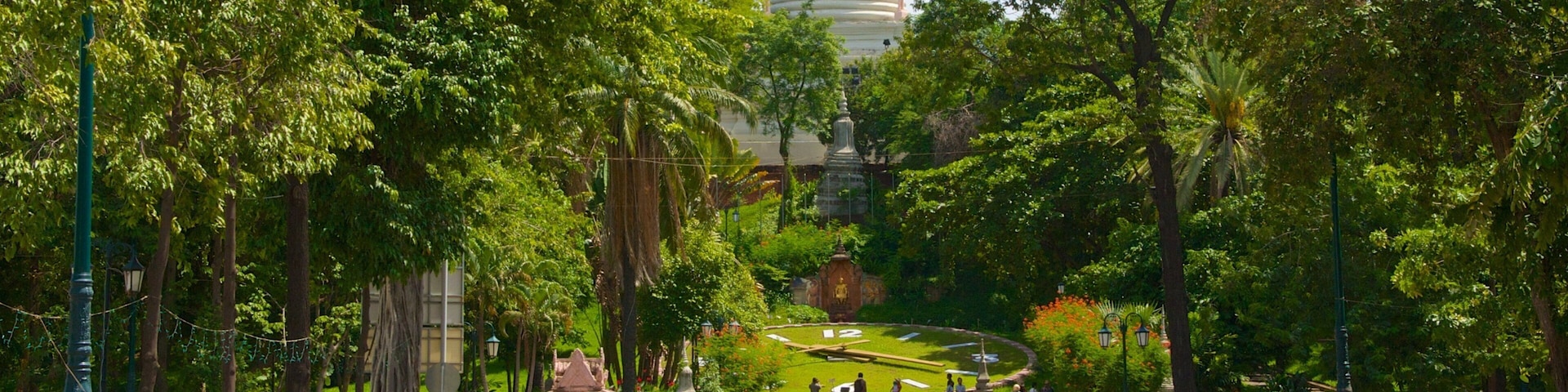 Wat Phnom featuring a park