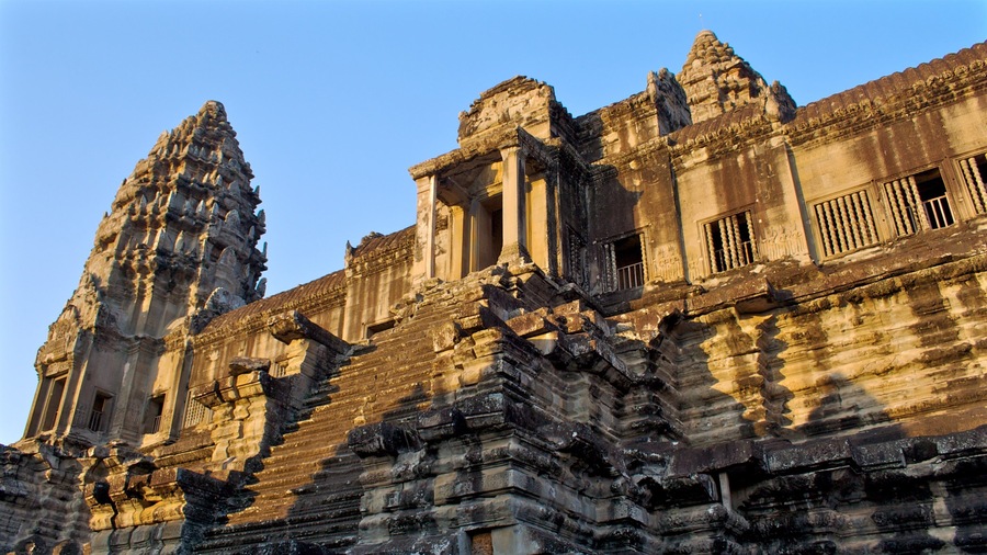 Angkor Wat showing a temple or place of worship and heritage architecture