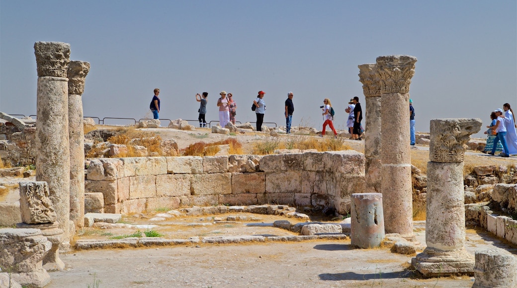 Byzantinska kyrkan som visar historiska element, ruiner och utsikter