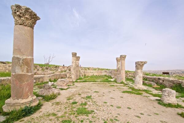 Byzantinische Kirche mit einem Ruine und historische Architektur