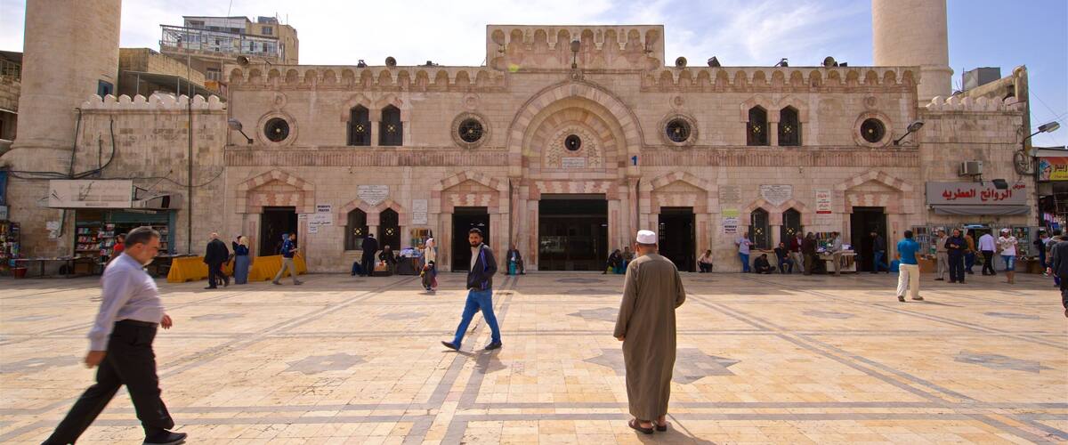 Mezquita del Rey Hussein ofreciendo arquitectura patrimonial, escenas cotidianas y una plaza