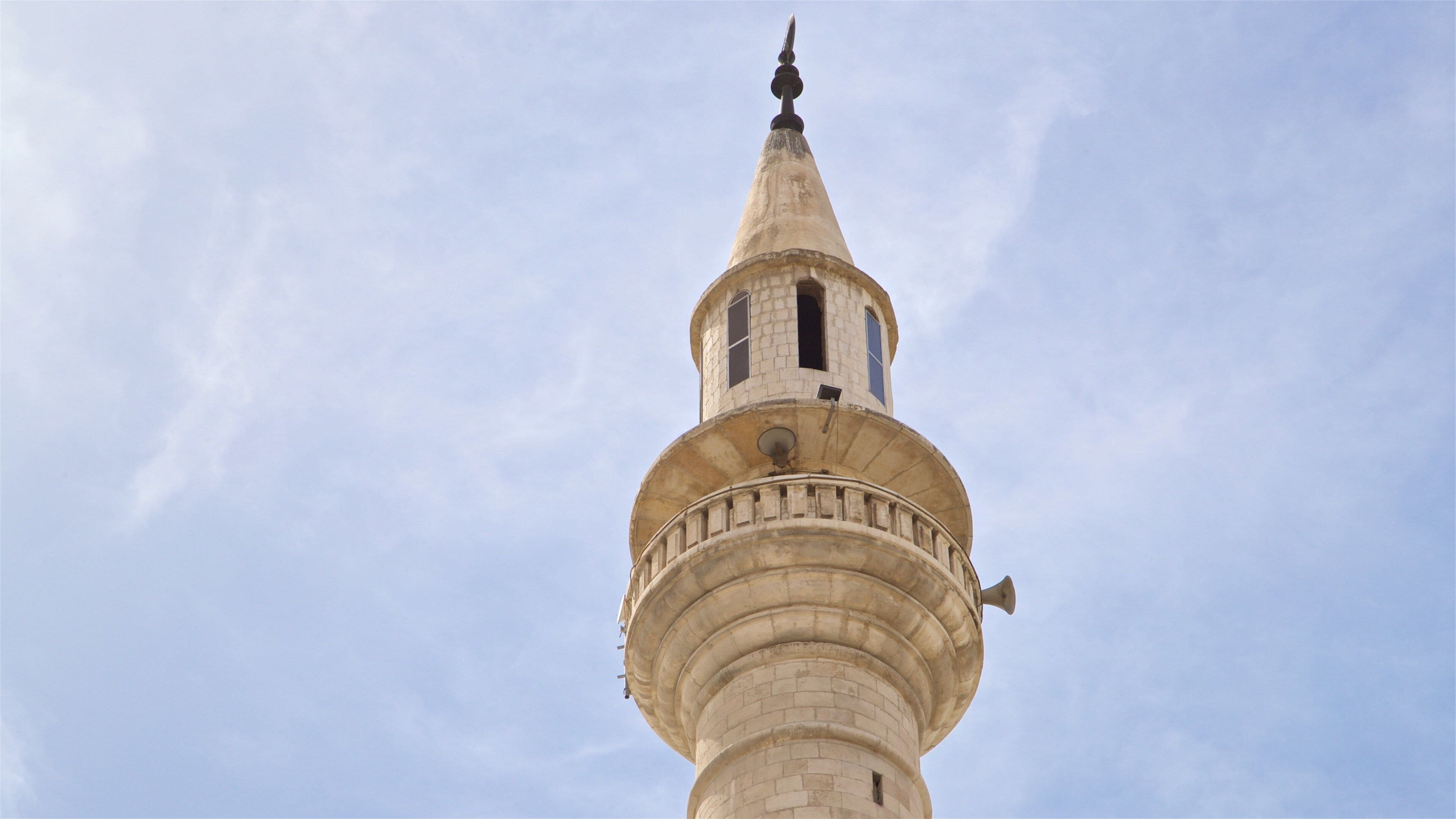 King Hussein Mosque featuring heritage elements