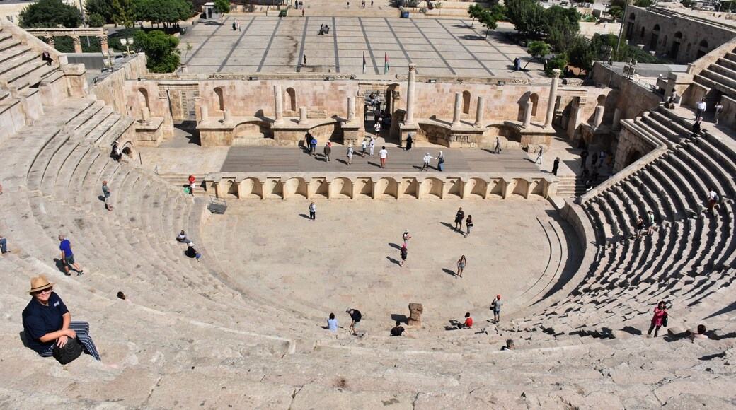 #lksawaydays in Jordan visited the famous 2nd century Roman Amphitheatre in Amman. The theatre was build during the reign of Pius and can seat 6000 people. We stretched our legs and headed for the top! Also there are two small museums here both are worth popping into