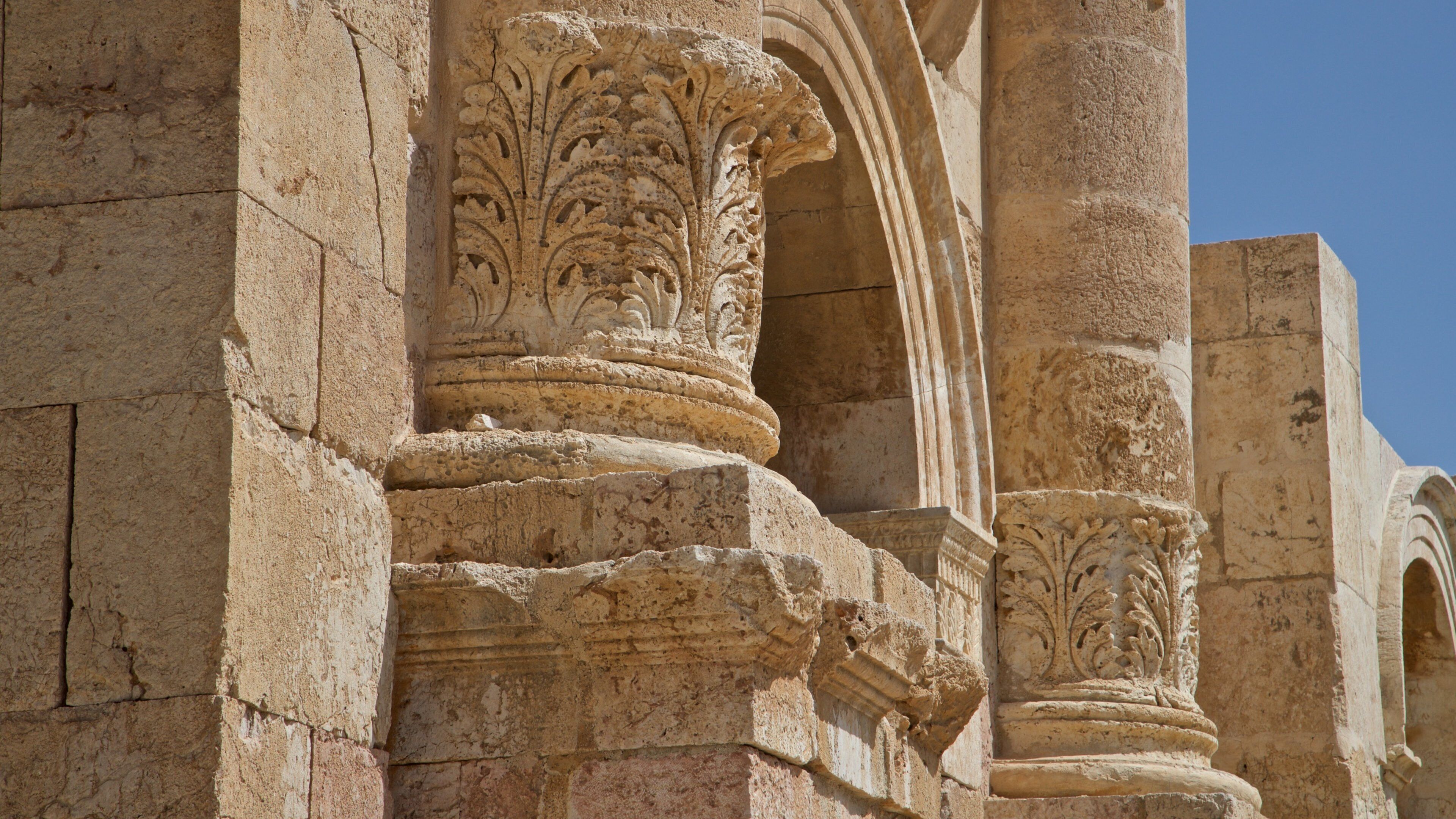 Hadrian\'s Arch which includes heritage elements