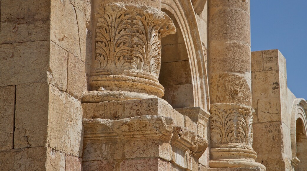 Hadrian\'s Arch which includes heritage elements