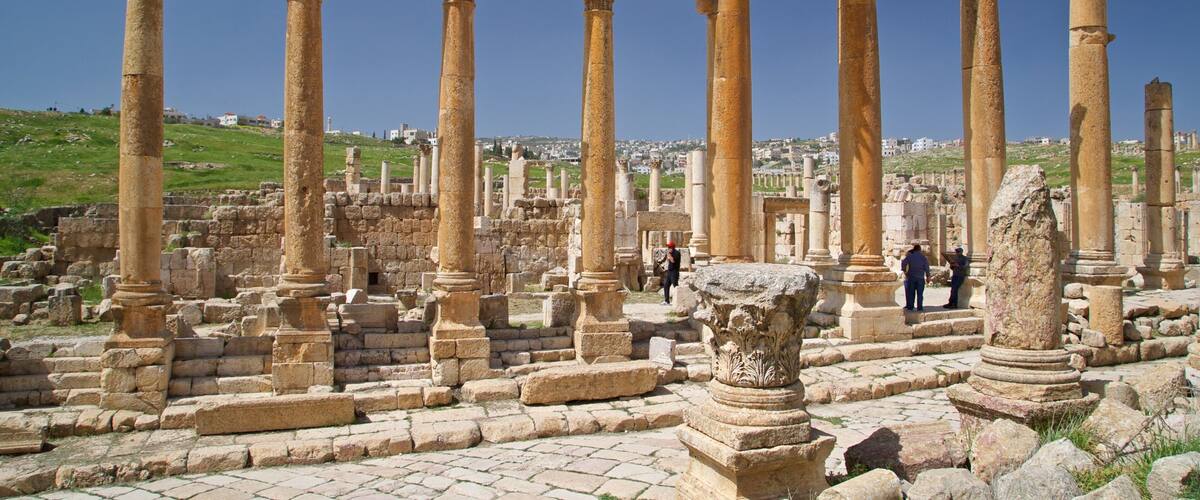 Jerashs arkeologiska museum som visar en ruin och historisk arkitektur