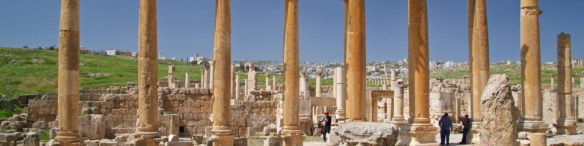 Museo Arqueológico de Jerash que incluye arquitectura patrimonial y una ruina