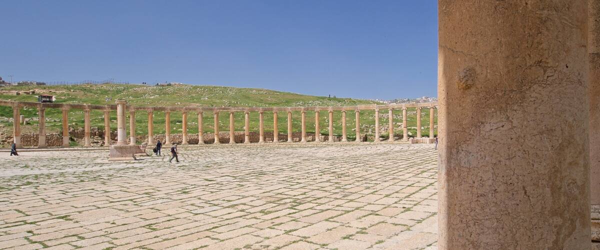 Plaza Oval Forum que incluye elementos del patrimonio
