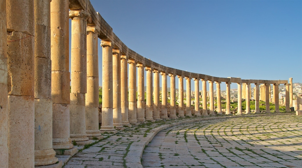 Oval Forum featuring heritage elements and a ruin