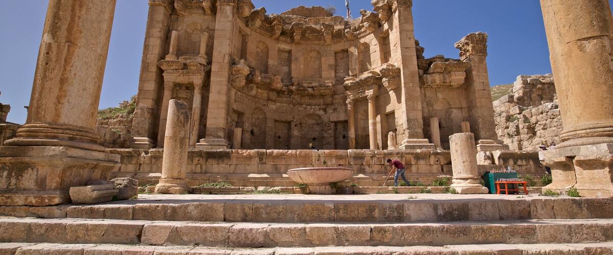 Nymphée qui includes patrimoine architectural et ruine