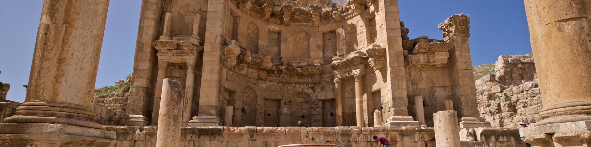 Monumentos Ninfeo que incluye una ruina y arquitectura patrimonial