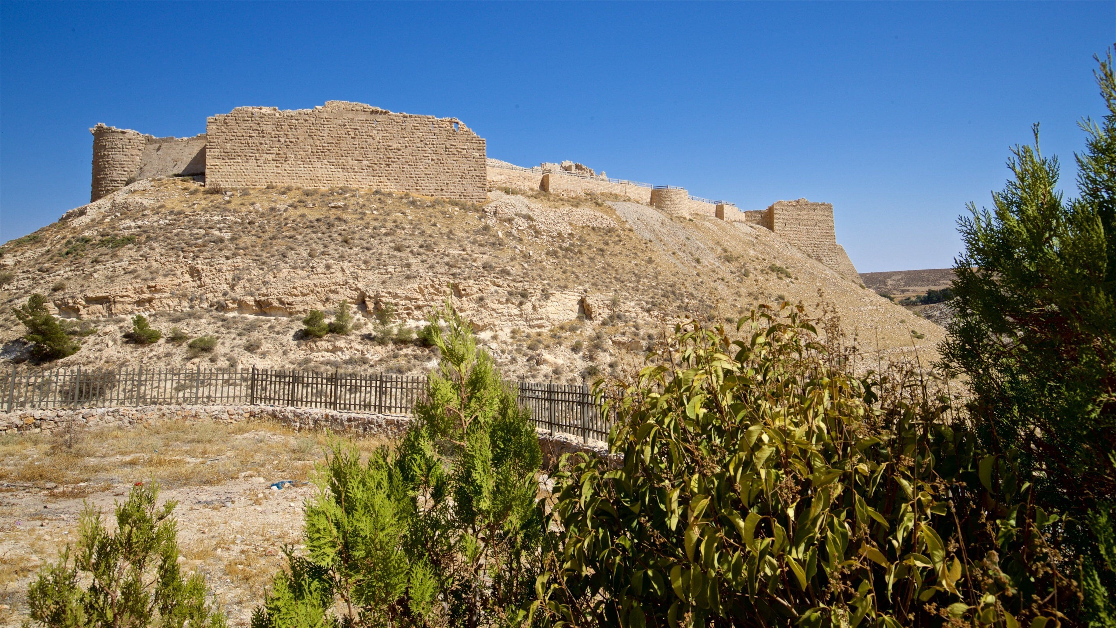 Castelo de Shobak caracterizando ruínas de edifício e elementos de patrimônio