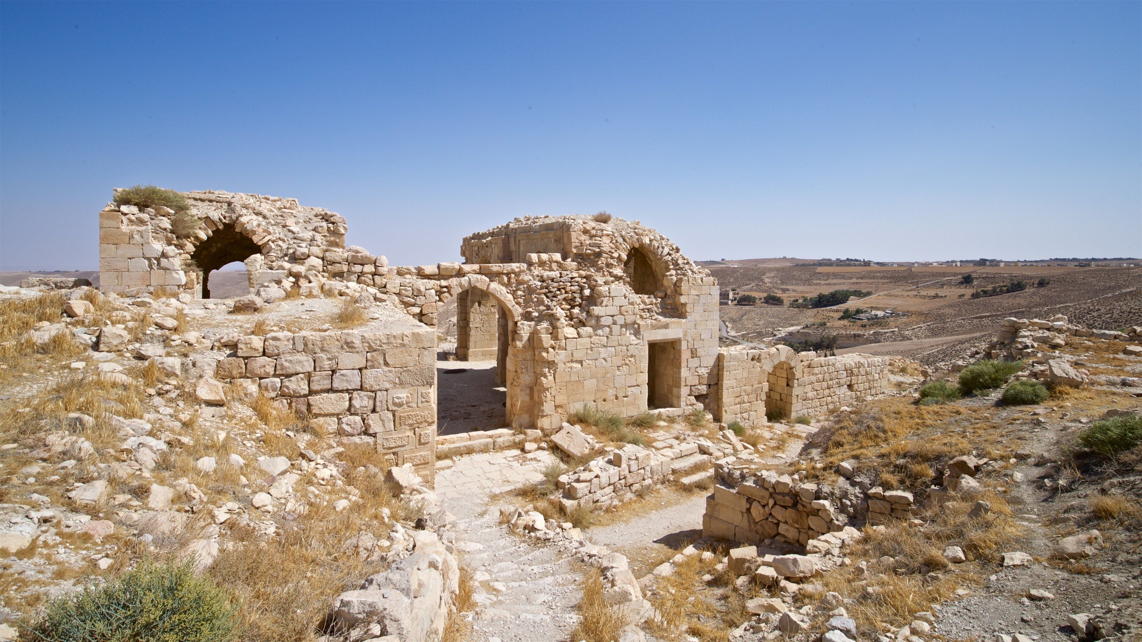 Shobak Castle featuring building ruins and heritage elements