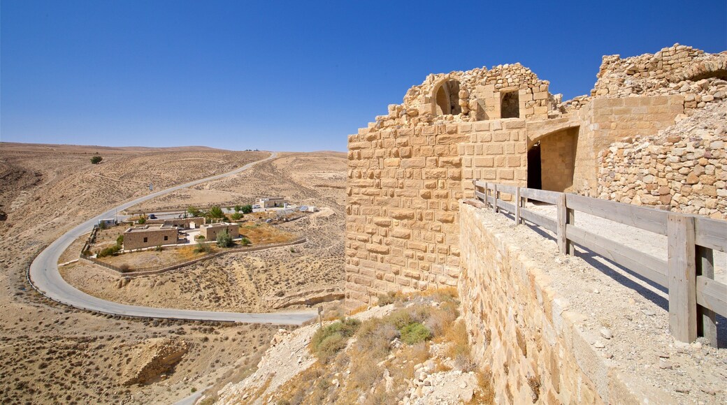 Shobak Castle showing landscape views, heritage elements and building ruins